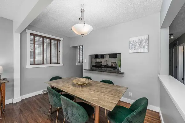 1908 28 AVE SW #301, Calgary, AB T2T 1K1