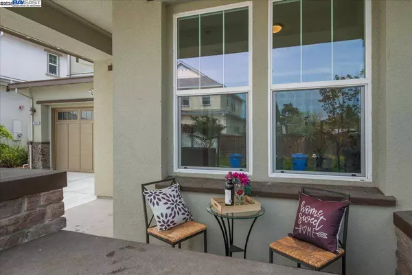 39009 Bernadine Dutra Cmn, Fremont, CA 94538