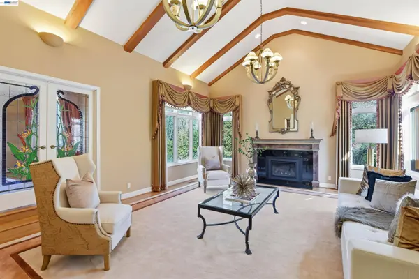 12800 Clausen Ct, Los Altos Hills, CA 94022