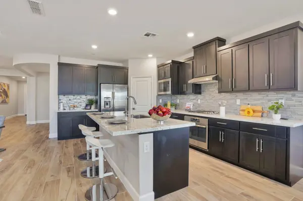 2542 Azalea Ave, Tracy, CA 95376-8210