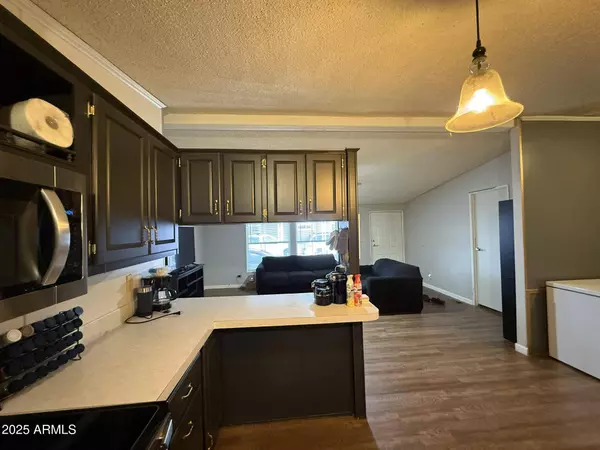 2200 N DELAWARE Drive #62, Apache Junction, AZ 85120