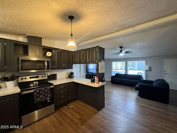 2200 N DELAWARE Drive #62, Apache Junction, AZ 85120