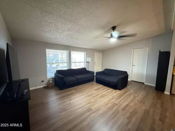 2200 N DELAWARE Drive #62, Apache Junction, AZ 85120