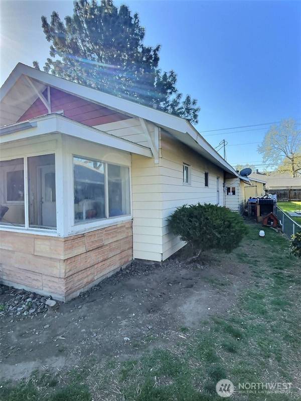 519 W Albany Avenue Ct, Kennewick, WA 99336