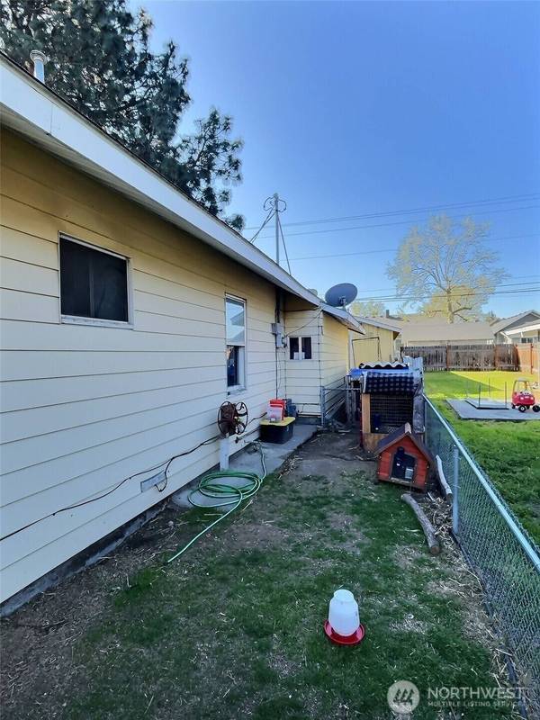 519 W Albany Avenue Ct, Kennewick, WA 99336