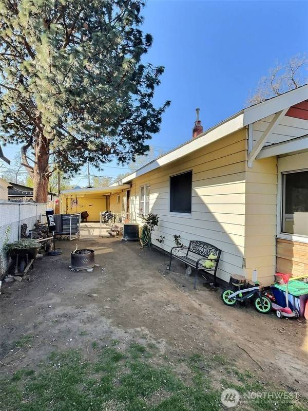 519 W Albany Avenue Ct, Kennewick, WA 99336