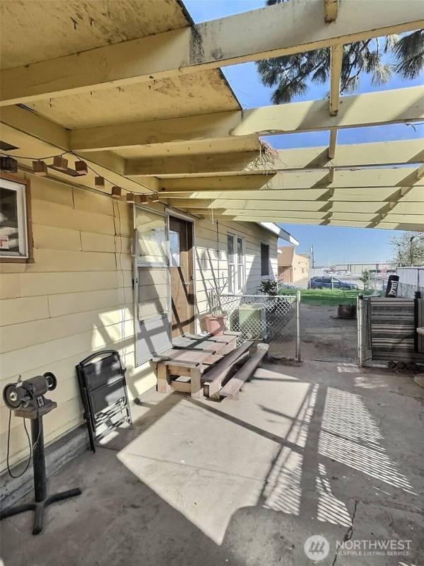 519 W Albany Avenue Ct, Kennewick, WA 99336