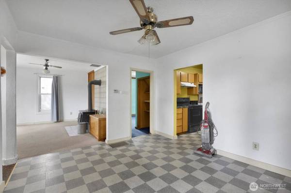 1529 E Desmet, Spokane, WA 99202