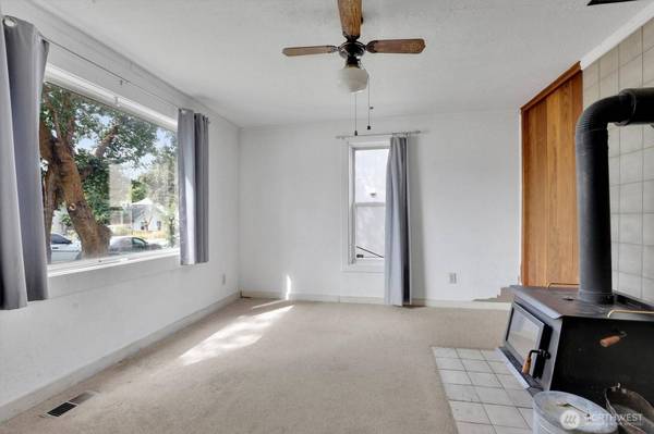 1529 E Desmet, Spokane, WA 99202
