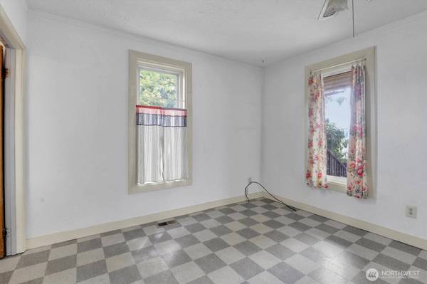 1529 E Desmet, Spokane, WA 99202