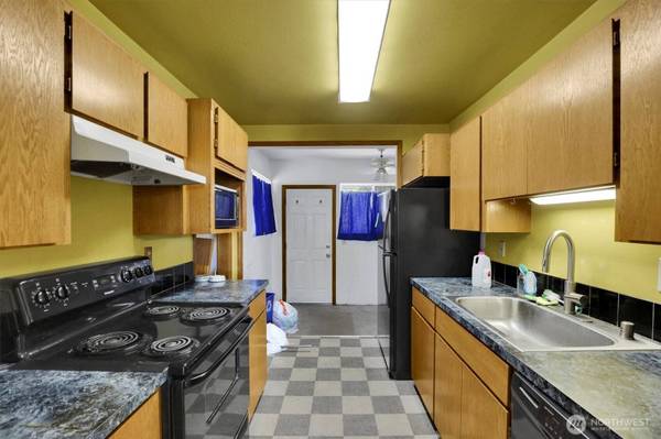 1529 E Desmet, Spokane, WA 99202