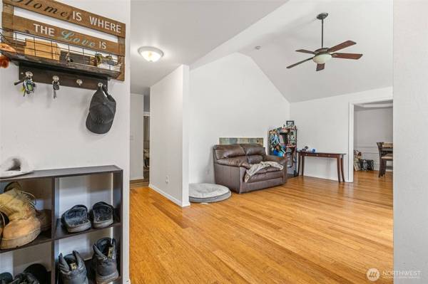 27507 72nd AVE E, Graham, WA 98338
