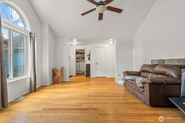 27507 72nd AVE E, Graham, WA 98338