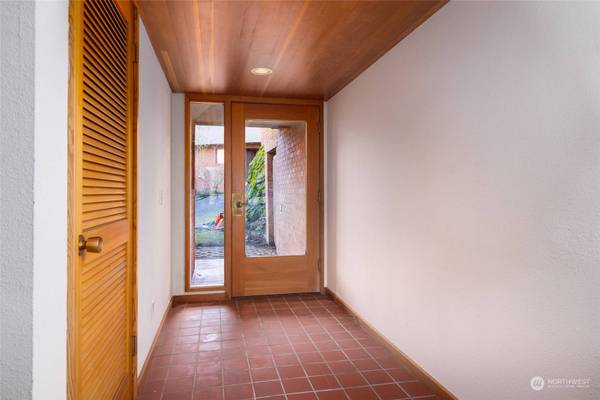 812 Whatcom ST #104, La Conner, WA 98257