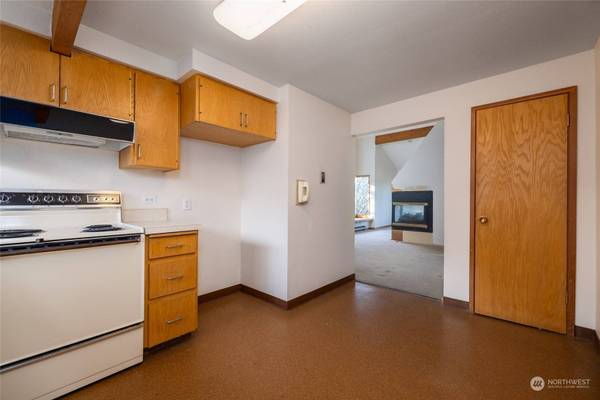 812 Whatcom ST #104, La Conner, WA 98257