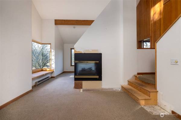 812 Whatcom ST #104, La Conner, WA 98257