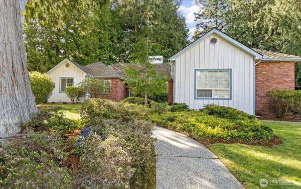 2305 Lake Park DR, Anacortes, WA 98221