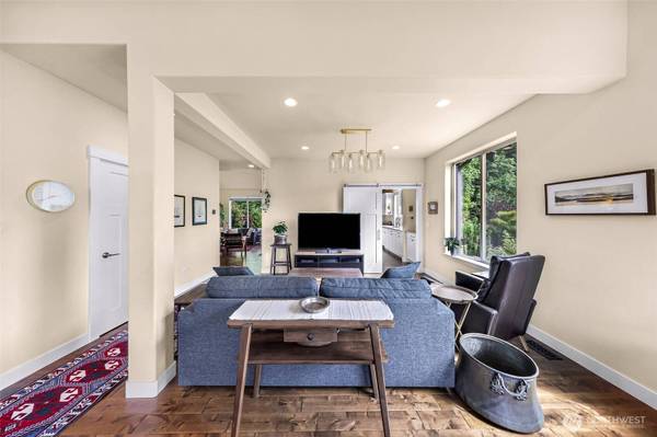 697 Chuckanut DR N, Bellingham, WA 98229