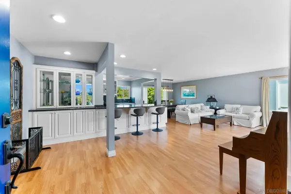 2360 Torrey Pines Rd #28, La Jolla, CA 92037