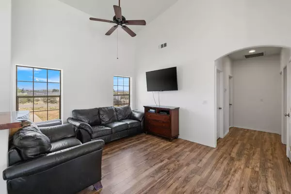 20613 E Wagon Way, Mayer, AZ 86333-2677