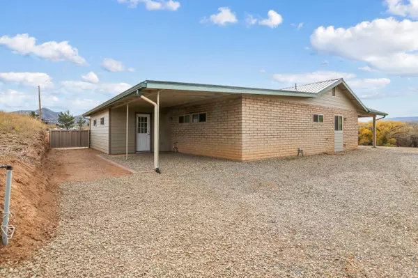 1994 S Sierra Dr, Dewey, AZ 86327-6532