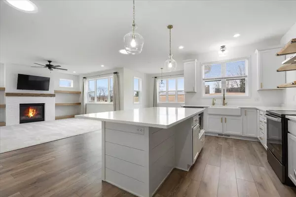 Oregon WI Home for Sale 862 Leeward Lane Bergamont Realtor Tina Jones The Minter Team