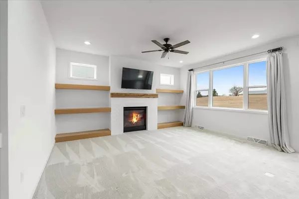 Oregon WI Home for Sale 862 Leeward Lane Bergamont Realtor Tina Jones The Minter Team
