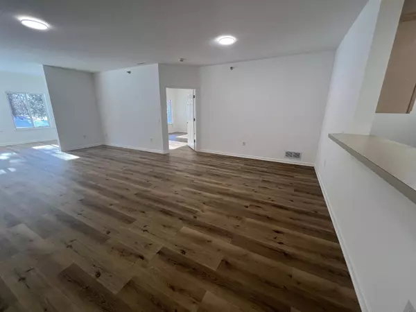 65 Cherokee Circle #102, Madison, WI 53704