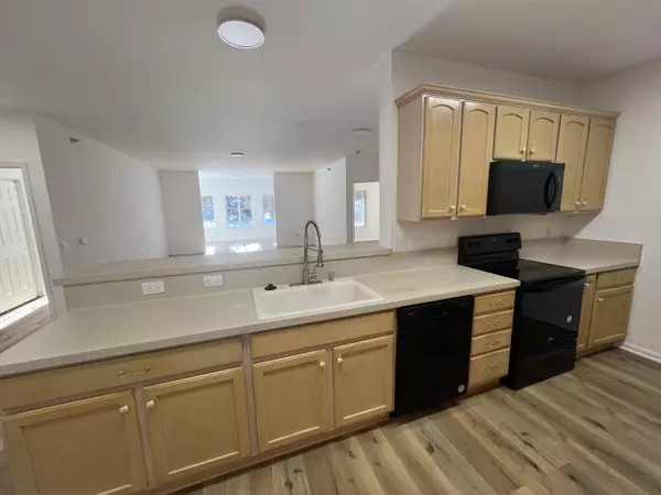 65 Cherokee Circle #102, Madison, WI 53704