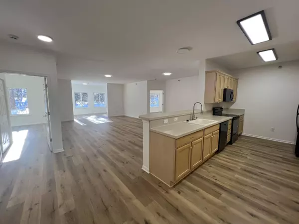 65 Cherokee Circle #102, Madison, WI 53704