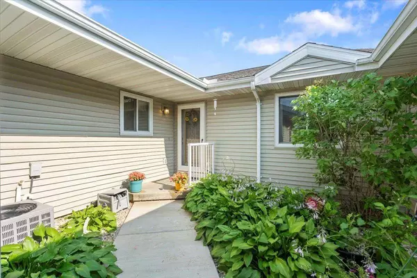 730 Kensington Square, Stoughton, WI 53589