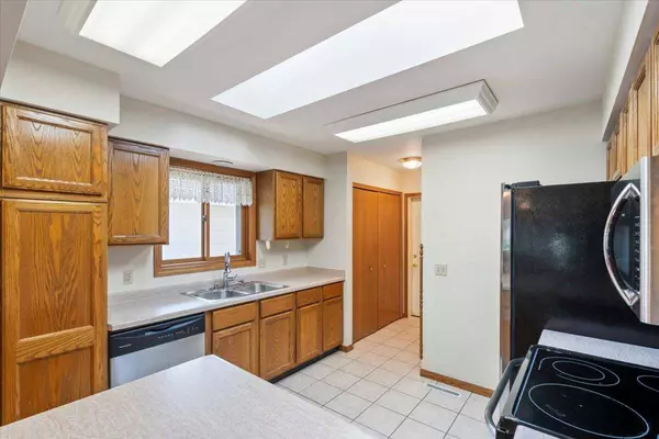 730 Kensington Square, Stoughton, WI 53589