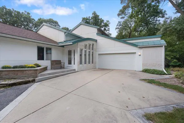 1484 Ravenoaks Trail, Oregon, WI 53575