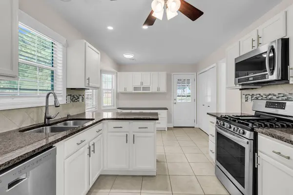 8354 Longridge Rd, Charleston, SC 29418