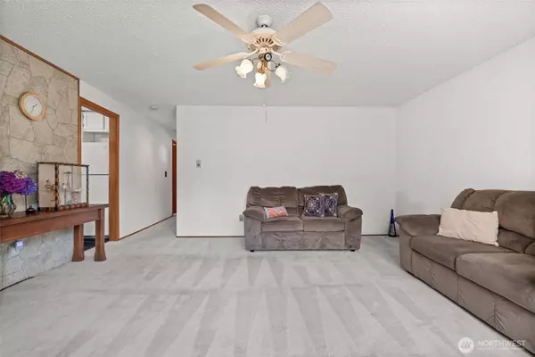 8015 S Ainsworth AVE, Tacoma, WA 98408