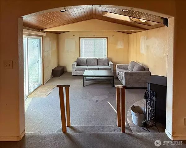 13010 222nd AVE E, Bonney Lake, WA 98391