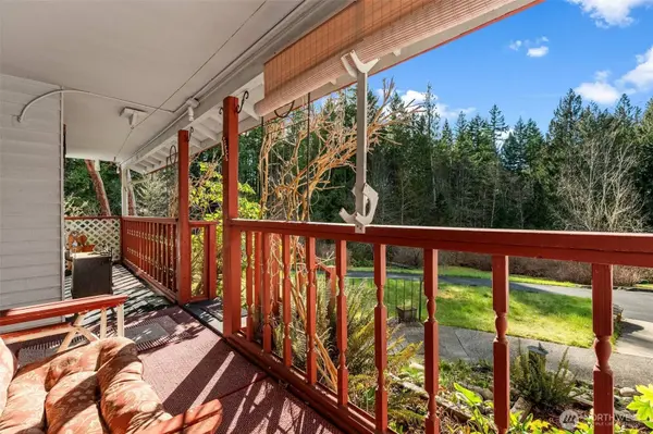 8115 Berry Ridge LN NW, Silverdale, WA 98383