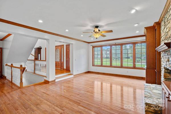 123 Golden Oak DR, Statesville, NC 28625