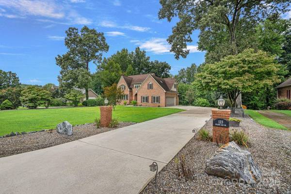 123 Golden Oak DR, Statesville, NC 28625