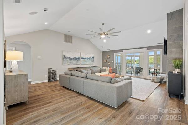 1350 Strawberry LN, Denver, NC 28037