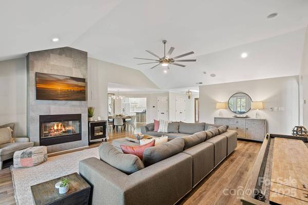 1350 Strawberry LN, Denver, NC 28037