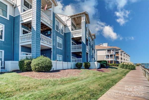 18673 Vineyard Point LN, Cornelius, NC 28031