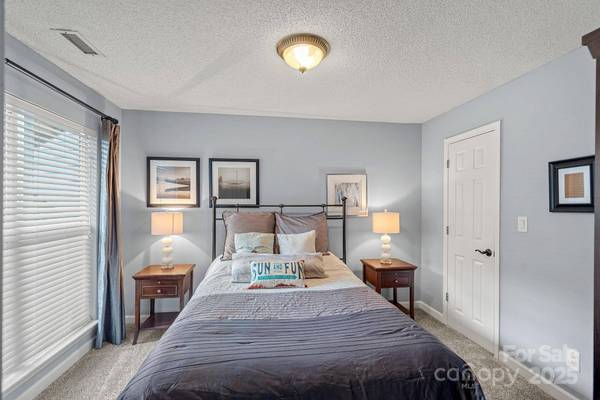 18673 Vineyard Point LN, Cornelius, NC 28031