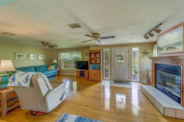 1677 PASADENA DR, Dunedin, FL 34698