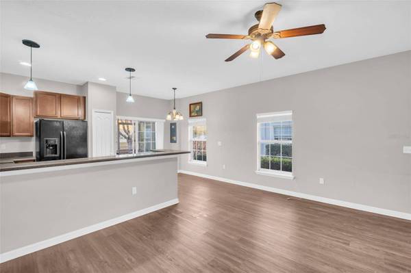1943 GREENWOOD VALLEY DR, Plant City, FL 33563