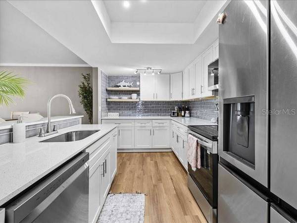 7400 SUNSHINE SKYWAY LN S #106, St Petersburg, FL 33711