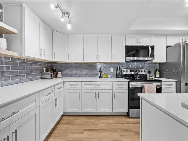 7400 SUNSHINE SKYWAY LN S #106, St Petersburg, FL 33711