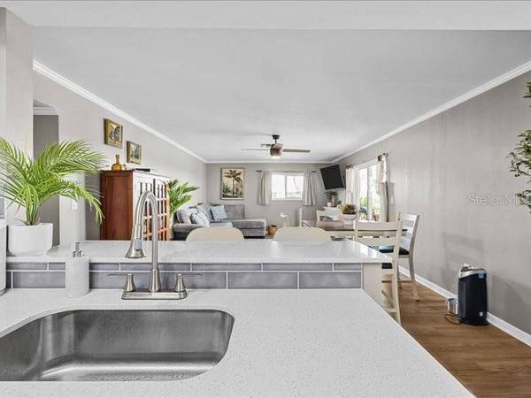 7400 SUNSHINE SKYWAY LN S #106, St Petersburg, FL 33711