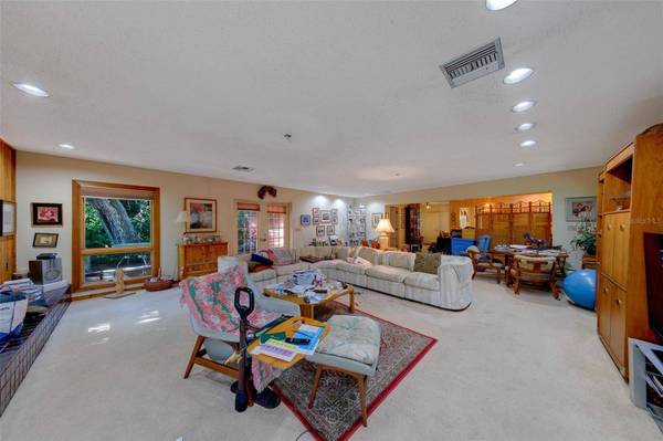 1105 WOODCREST AVE, Clearwater, FL 33756