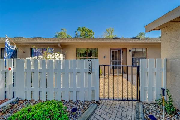 3135 CHARTER CLUB DR #G, Tarpon Springs, FL 34688